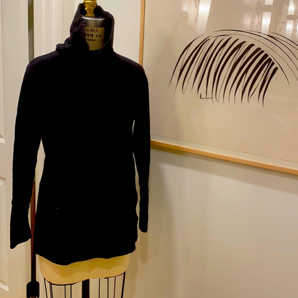 Black lulu lemon mock turtleneck sweatshirt with pockets